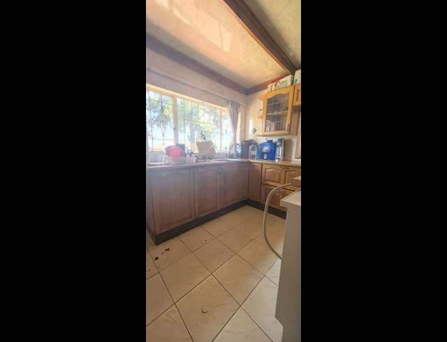 4 BEDROOM PROPERTY TO RENT IN WINCHESTER HILLS